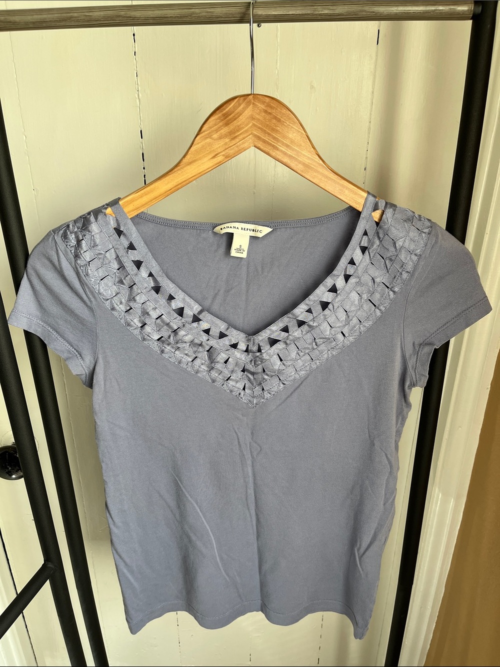 Banana Republic Lavender V-Neck Short Sleeve Top with Ribbon Trim